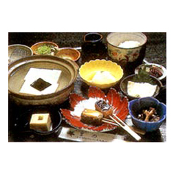 コースには、湯葉のお刺身や生麩田楽なども☆