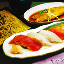 にぎり鮨と角煮　そばセット　1554円