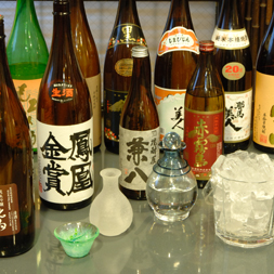 地酒（不老泉・赤石・上喜元など）半合400円～ご用意しています。もちろん焼酎や梅酒の種類もたくさんそろえています。