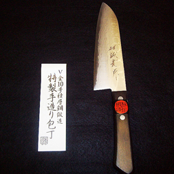 【特性手造り包丁 】

独特の波紋が特徴です