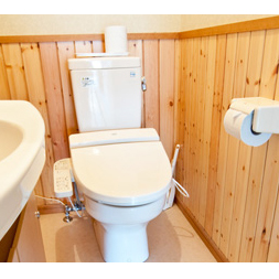 【トイレのリフォーム】
水もれや、故障・匂いや汚れなど
たくさんのトラブルを抱えることが多いトイレ。生活には絶対に欠かせないものだからこそ!リフォームして綺麗にしませんか?
